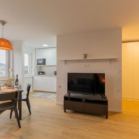 Elegant Tour As Studio Gilly With Open Views And A Balcony In The Center Ljubljana Ngoại thất bức ảnh