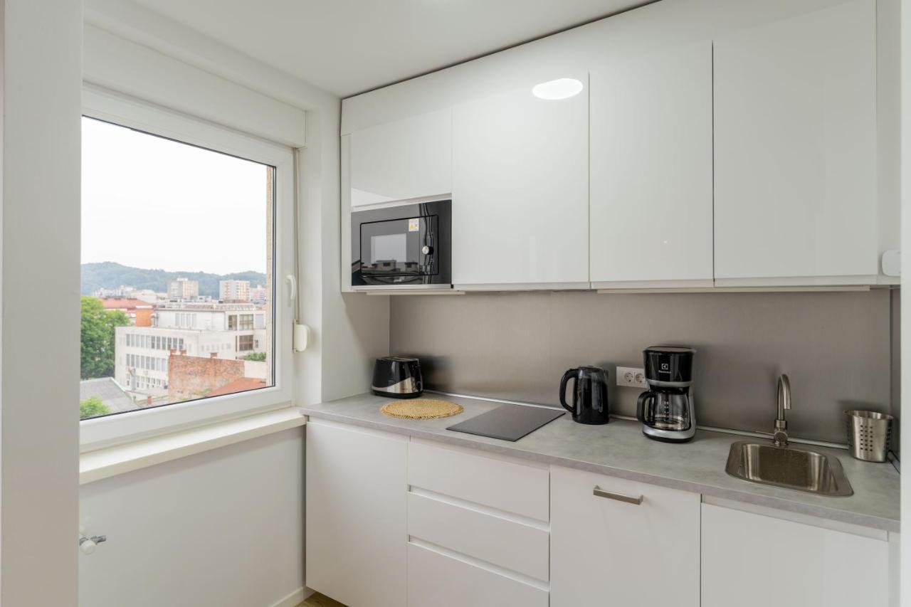 Elegant Tour As Studio Gilly With Open Views And A Balcony In The Center Ljubljana Ngoại thất bức ảnh