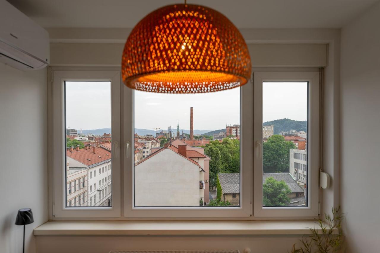 Elegant Tour As Studio Gilly With Open Views And A Balcony In The Center Ljubljana Ngoại thất bức ảnh