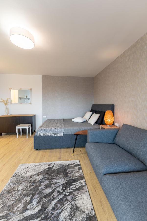 Elegant Tour As Studio Gilly With Open Views And A Balcony In The Center Ljubljana Ngoại thất bức ảnh